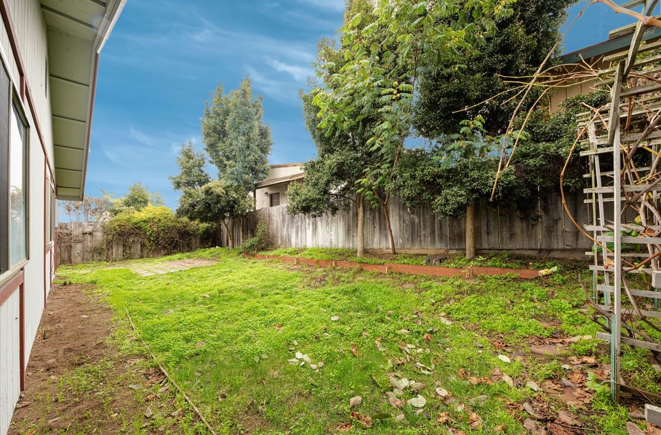 437 Alcalde AVE