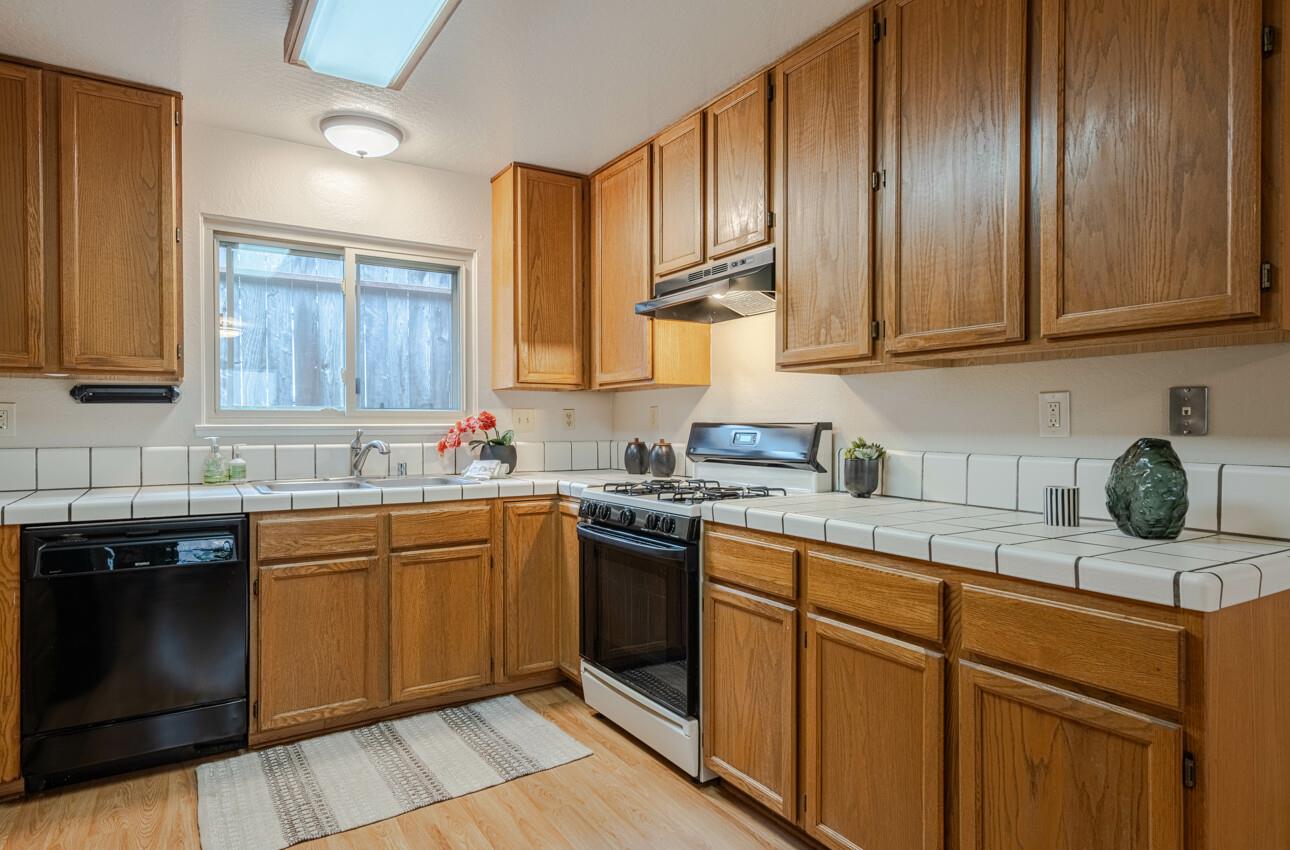 437 Alcalde AVE