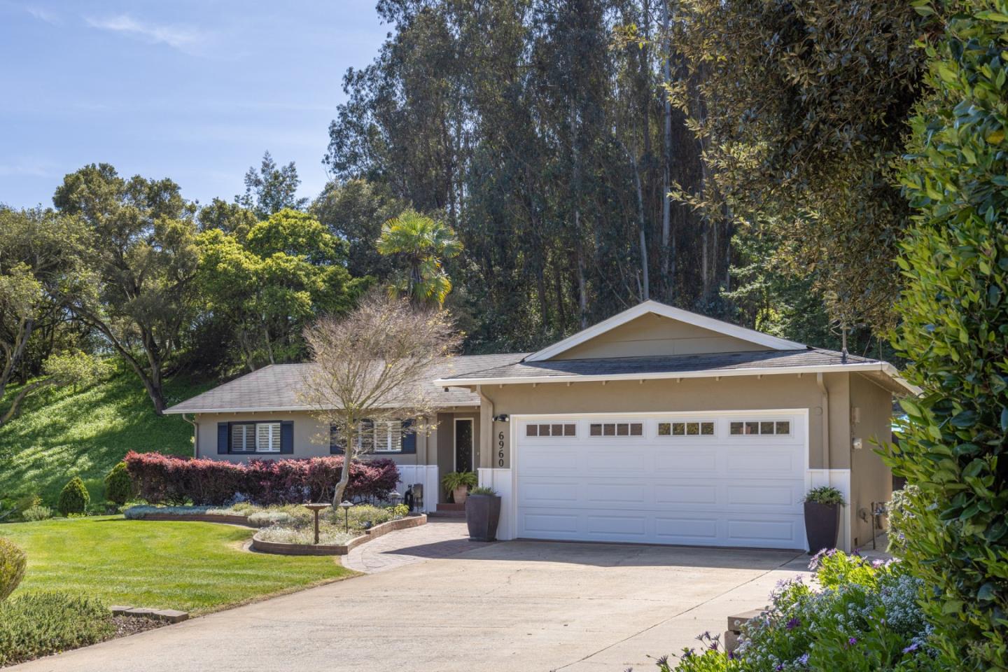 6960 Lakeview Drive