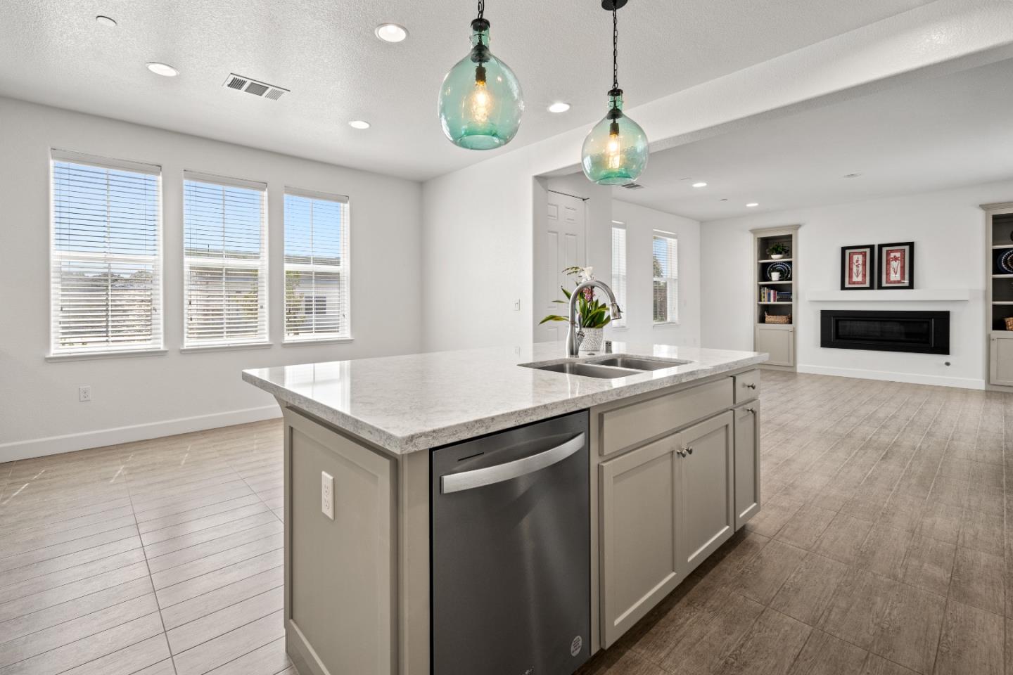2602 Bluewater CT