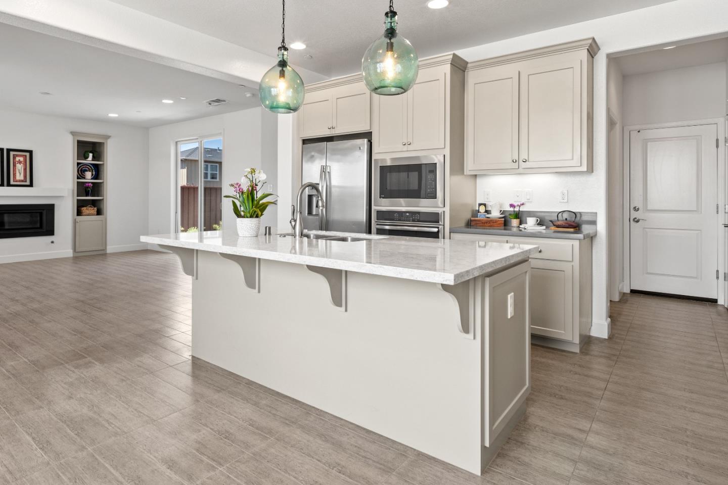 2602 Bluewater CT