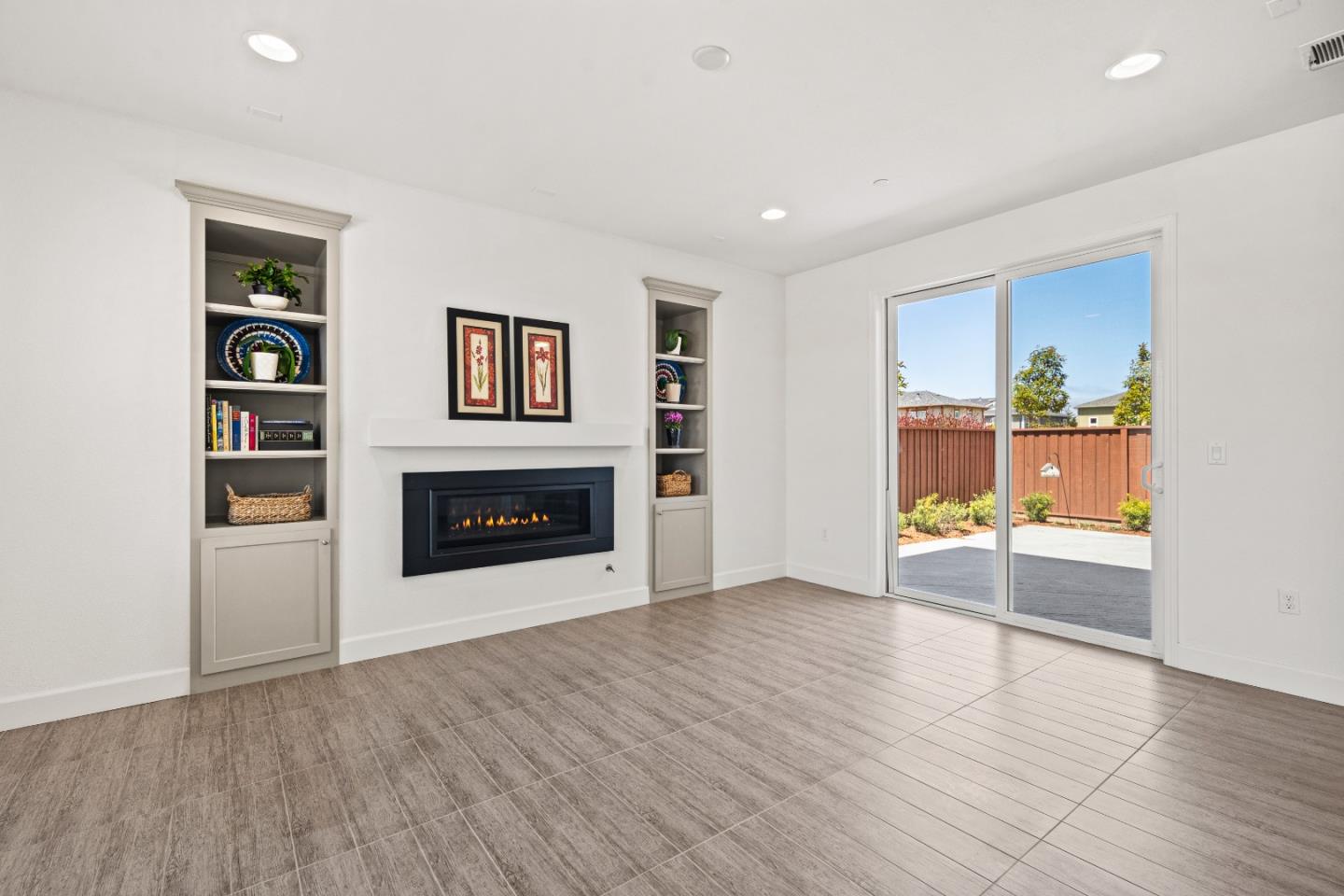 2602 Bluewater CT