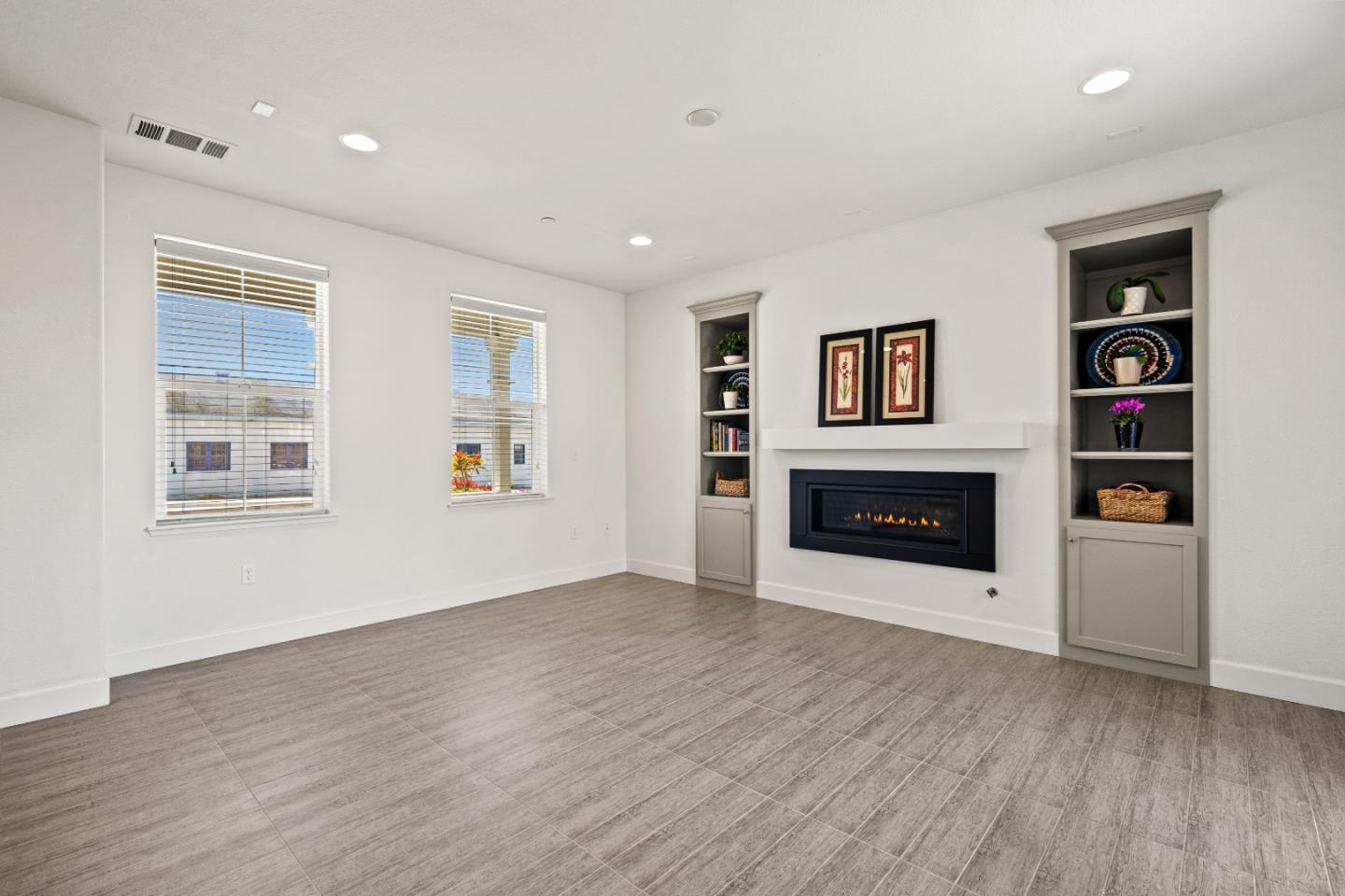 2602 Bluewater CT