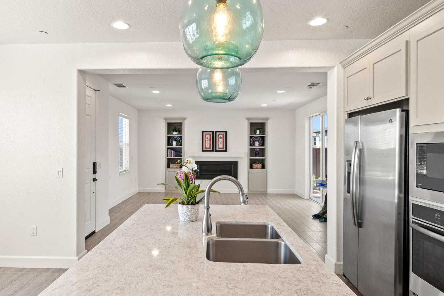 2602 Bluewater CT