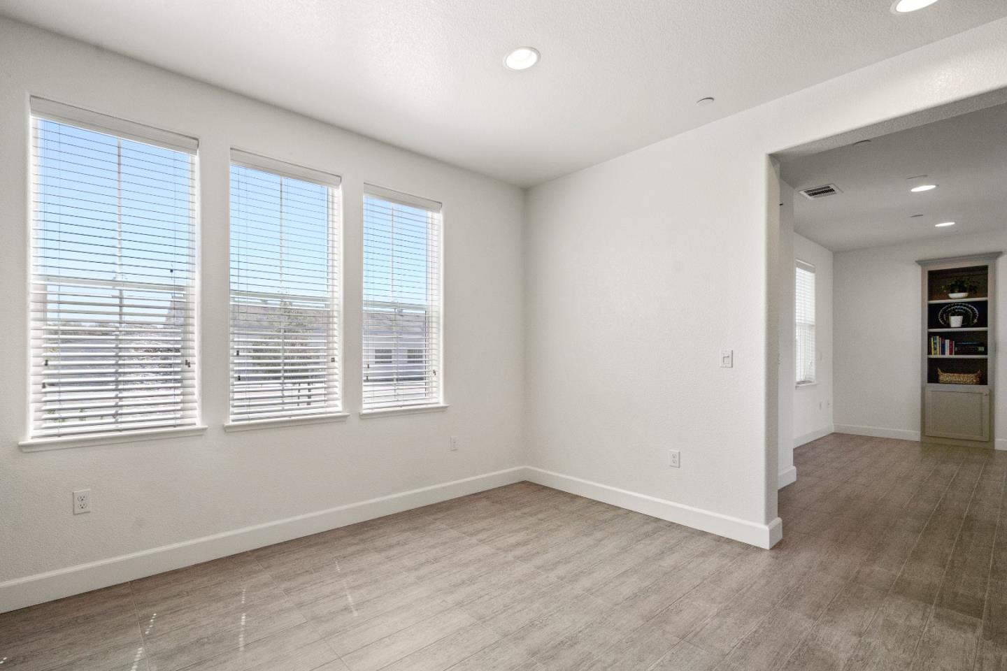 2602 Bluewater CT