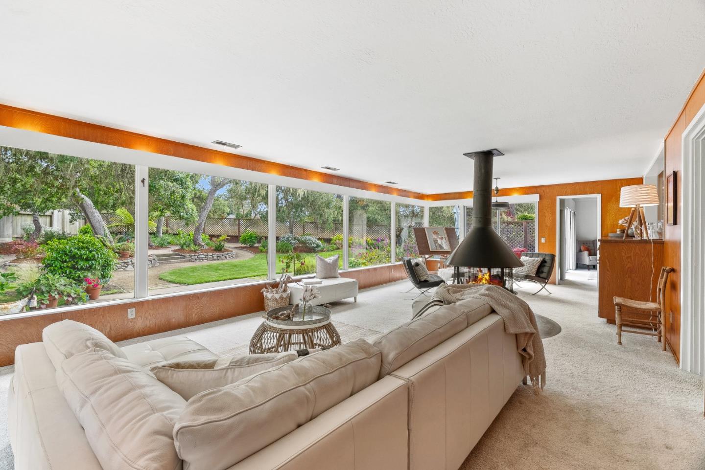 2833 Forest Lodge RD