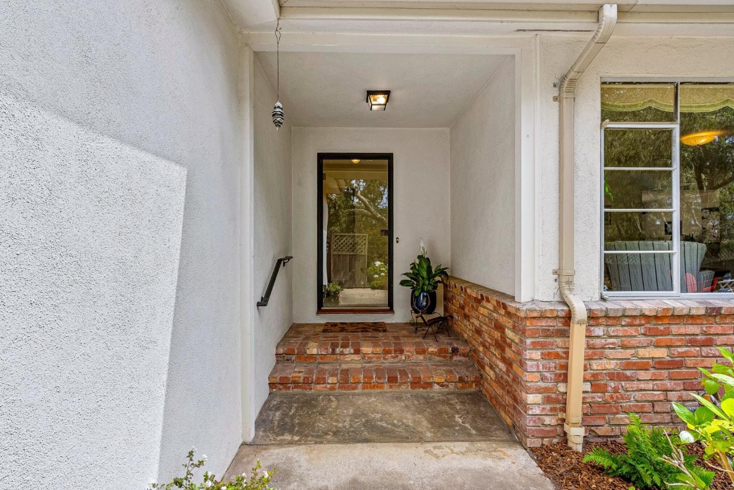 2833 Forest Lodge RD