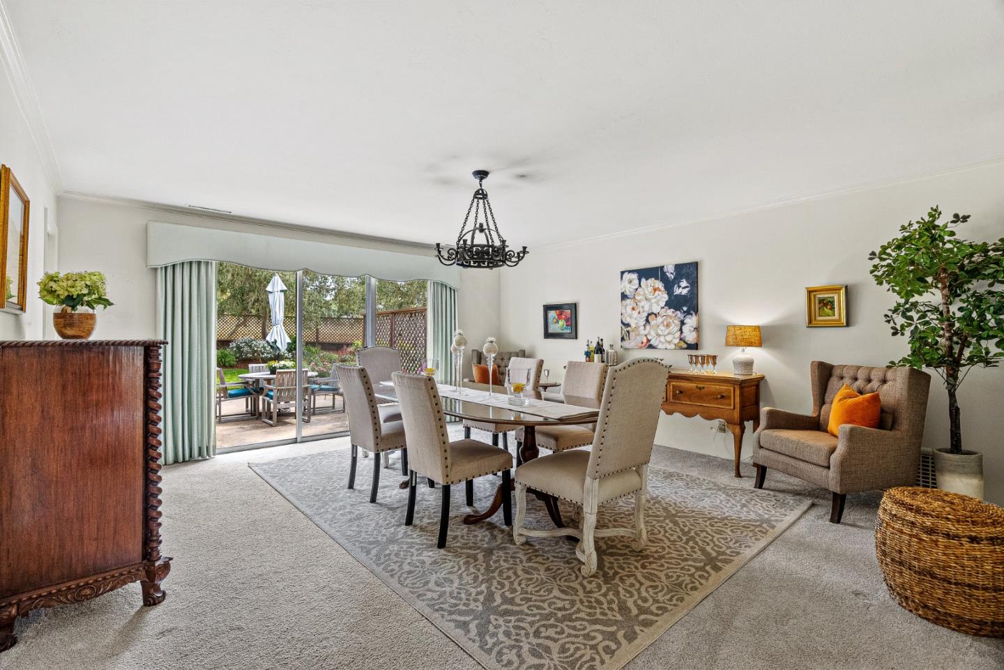 2833 Forest Lodge RD