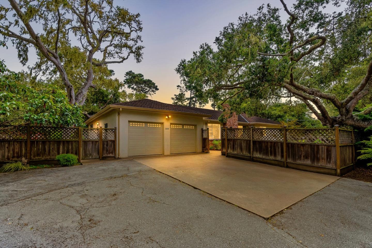 2833 Forest Lodge RD