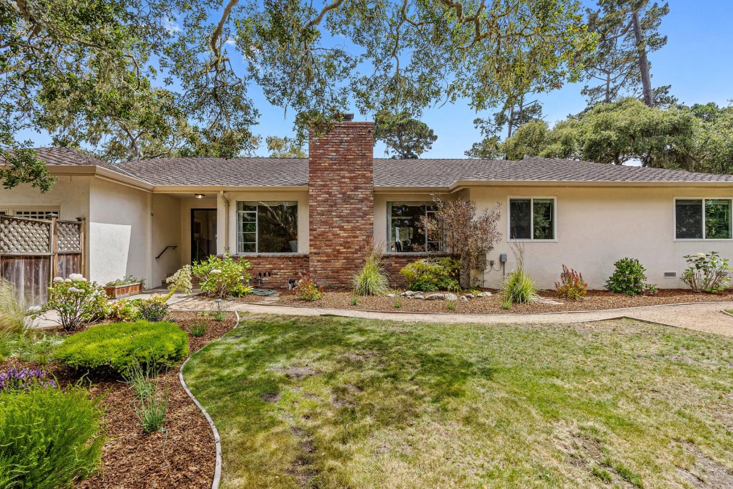 2833 Forest Lodge RD