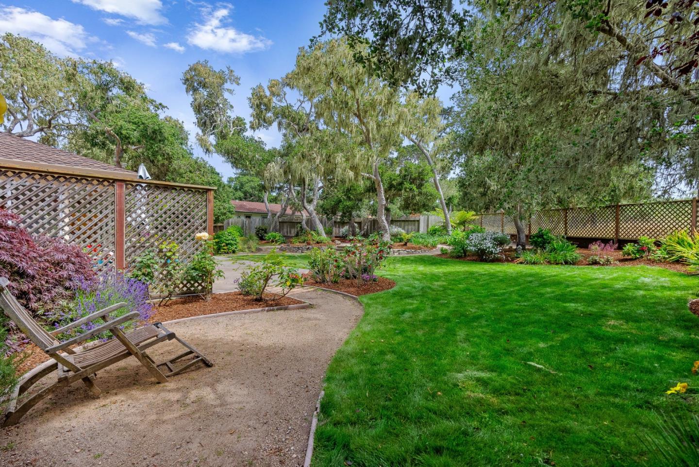 2833 Forest Lodge RD