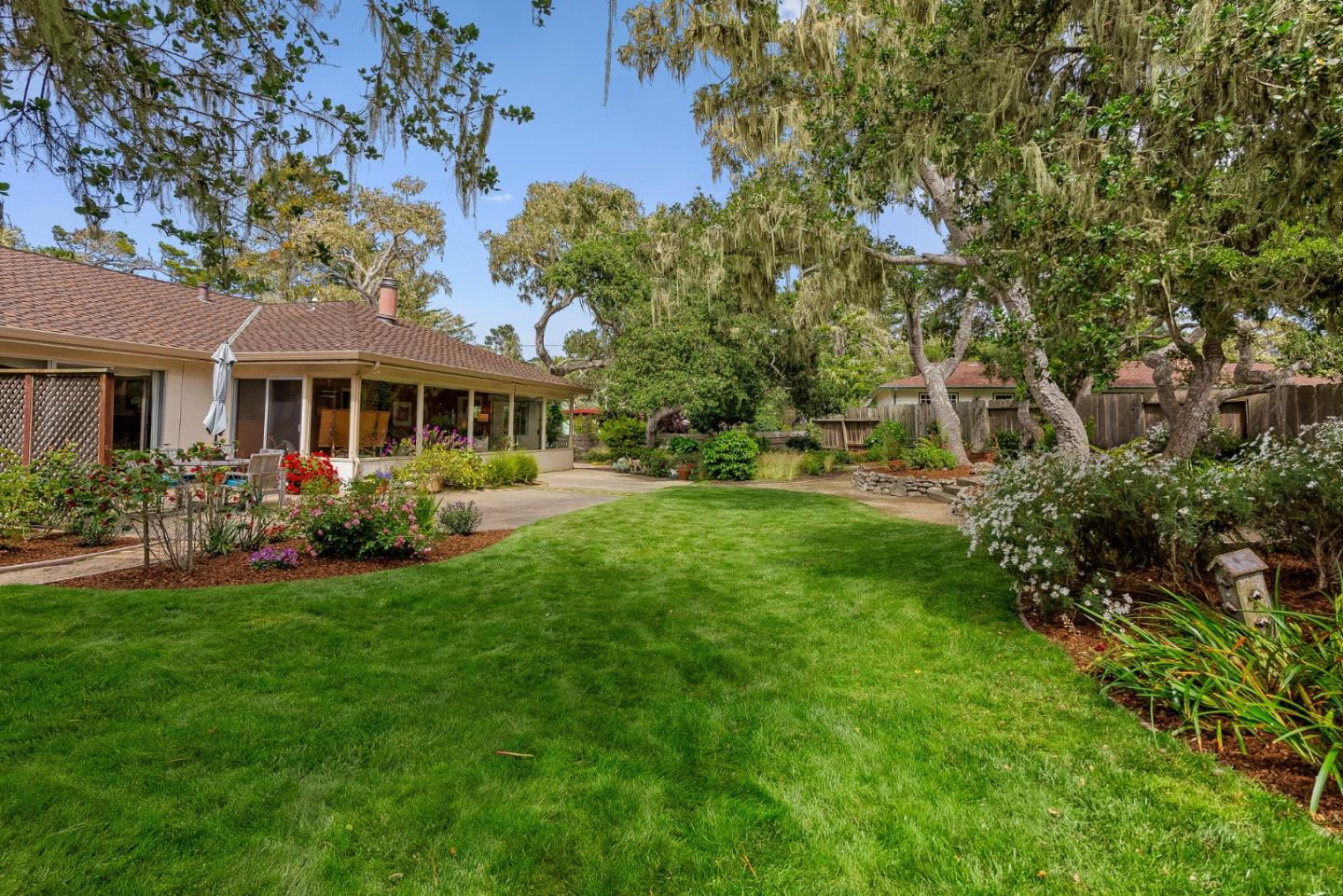 2833 Forest Lodge RD