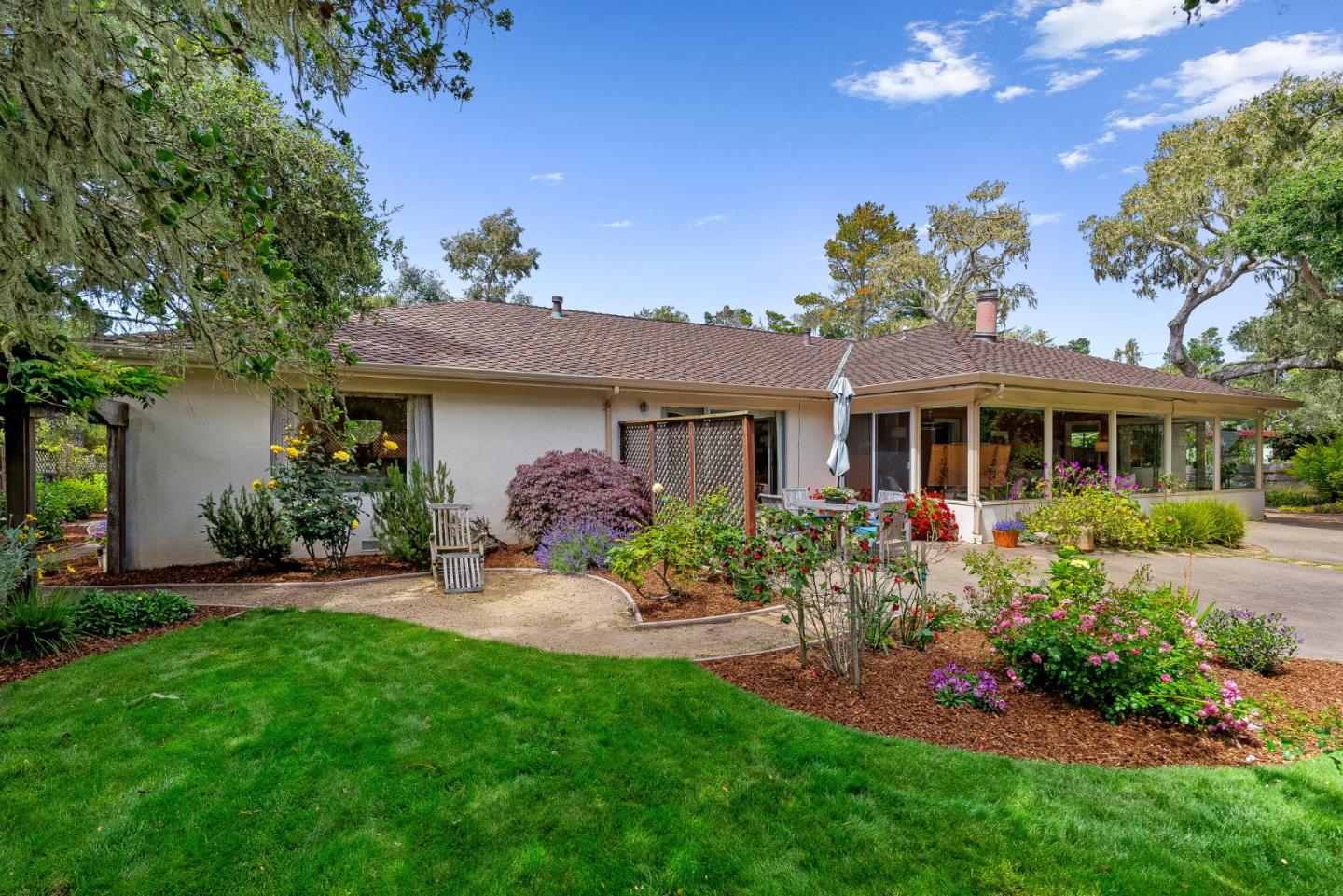 2833 Forest Lodge RD