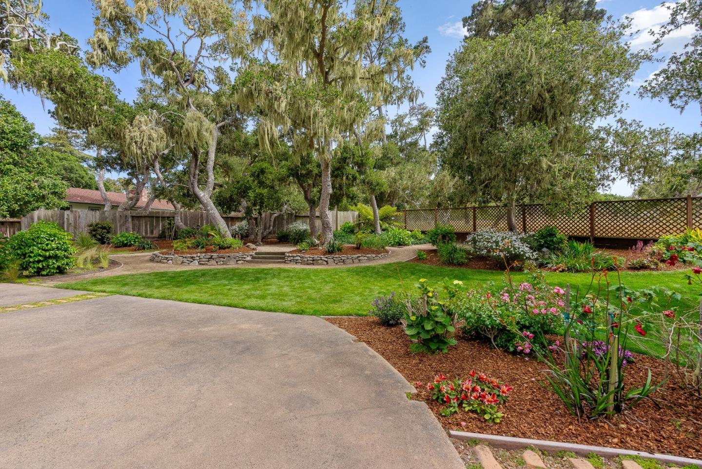 2833 Forest Lodge RD