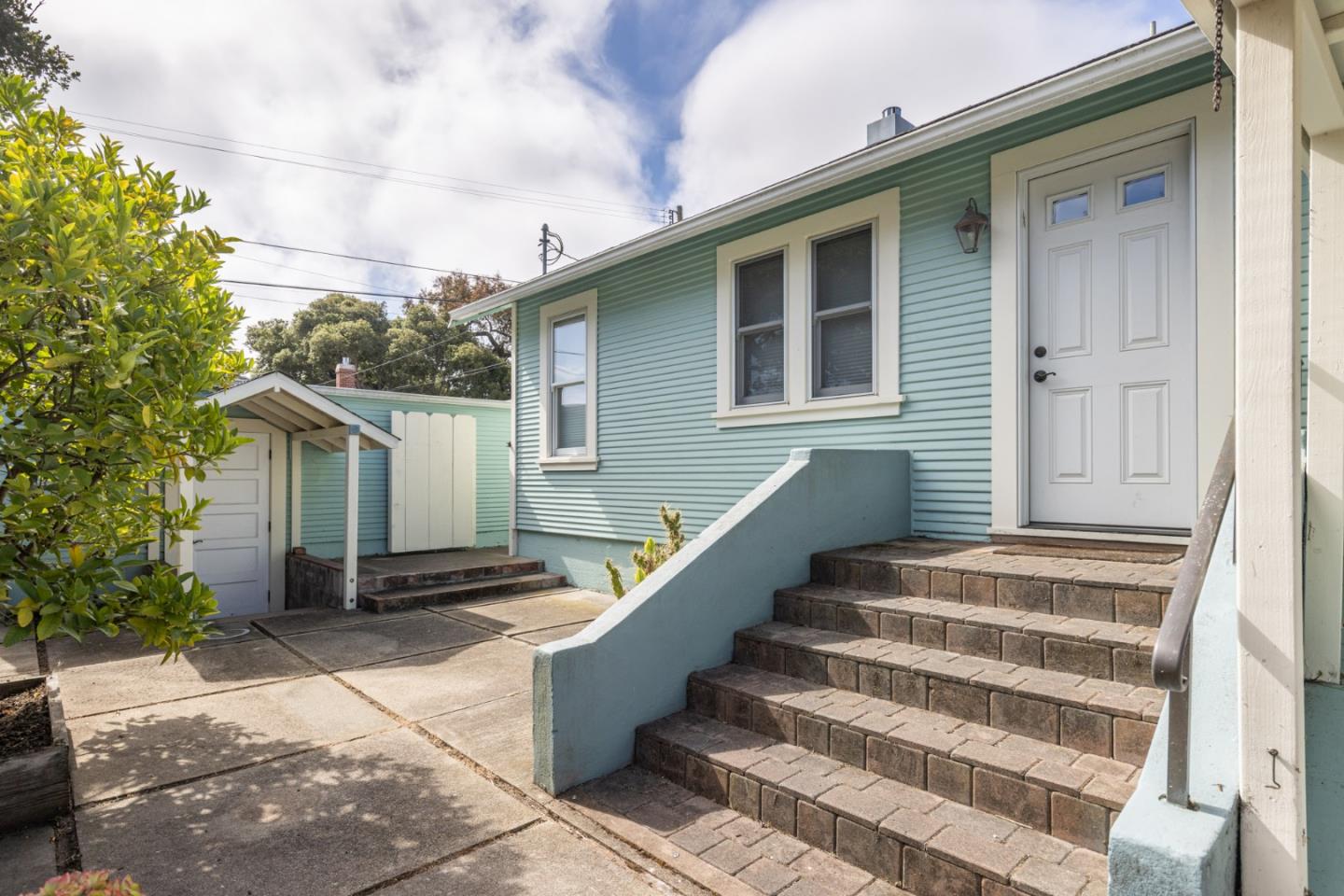 724 Pine Avenue, PACIFIC GROVE, CA 93950