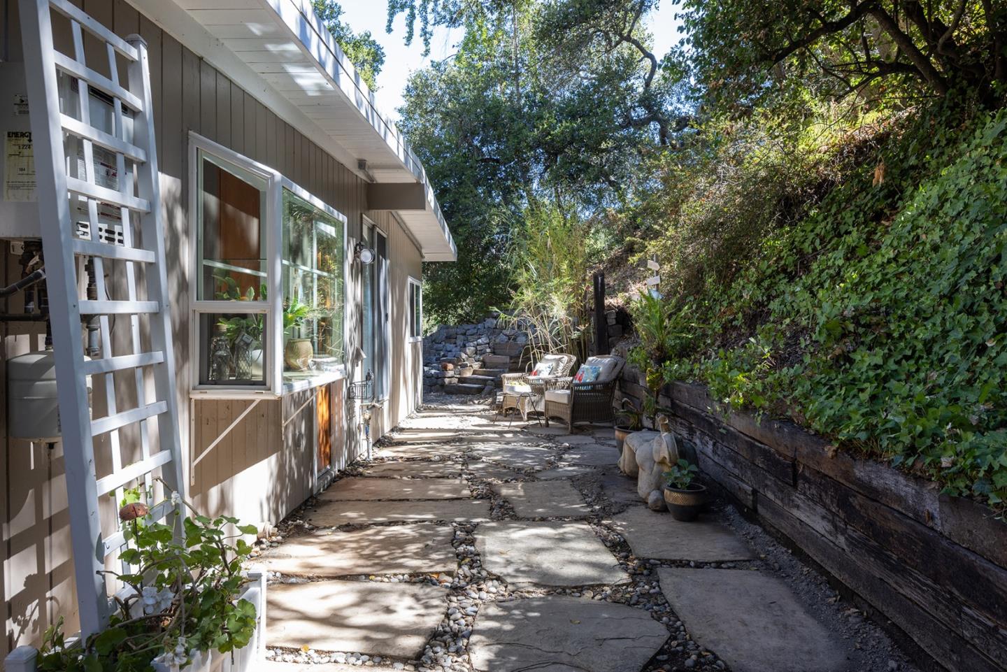 32 Southbank Road