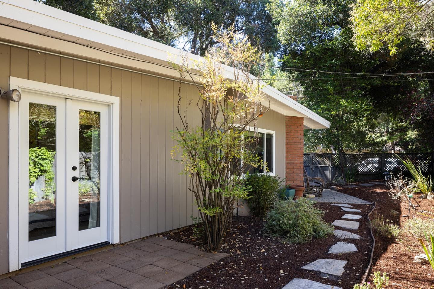 32 Southbank Road