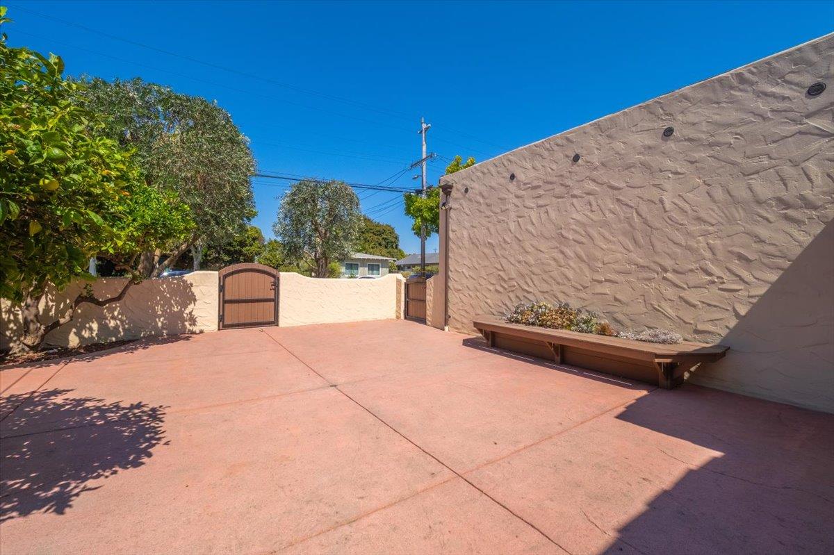26 Willow ST