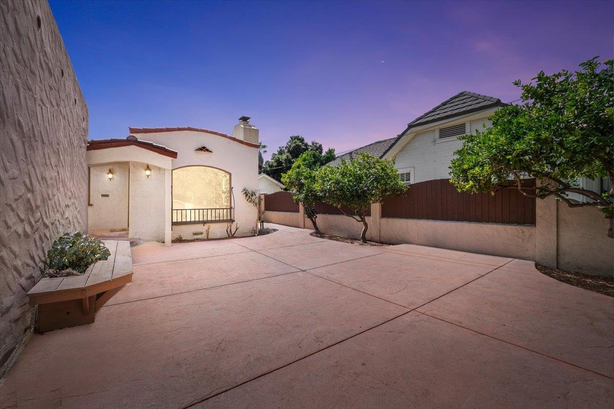 26 Willow ST