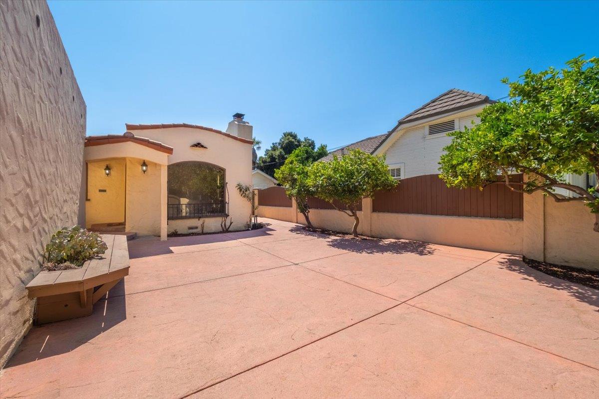 26 Willow ST