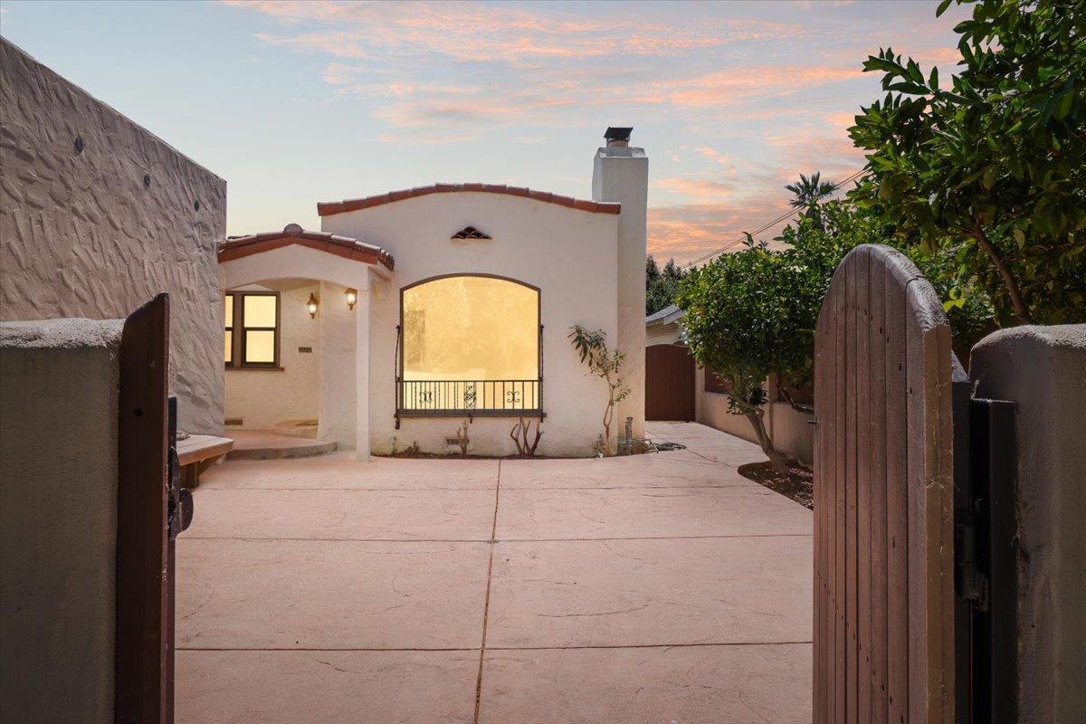 26 Willow ST