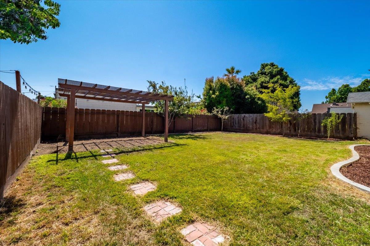 26 Willow ST