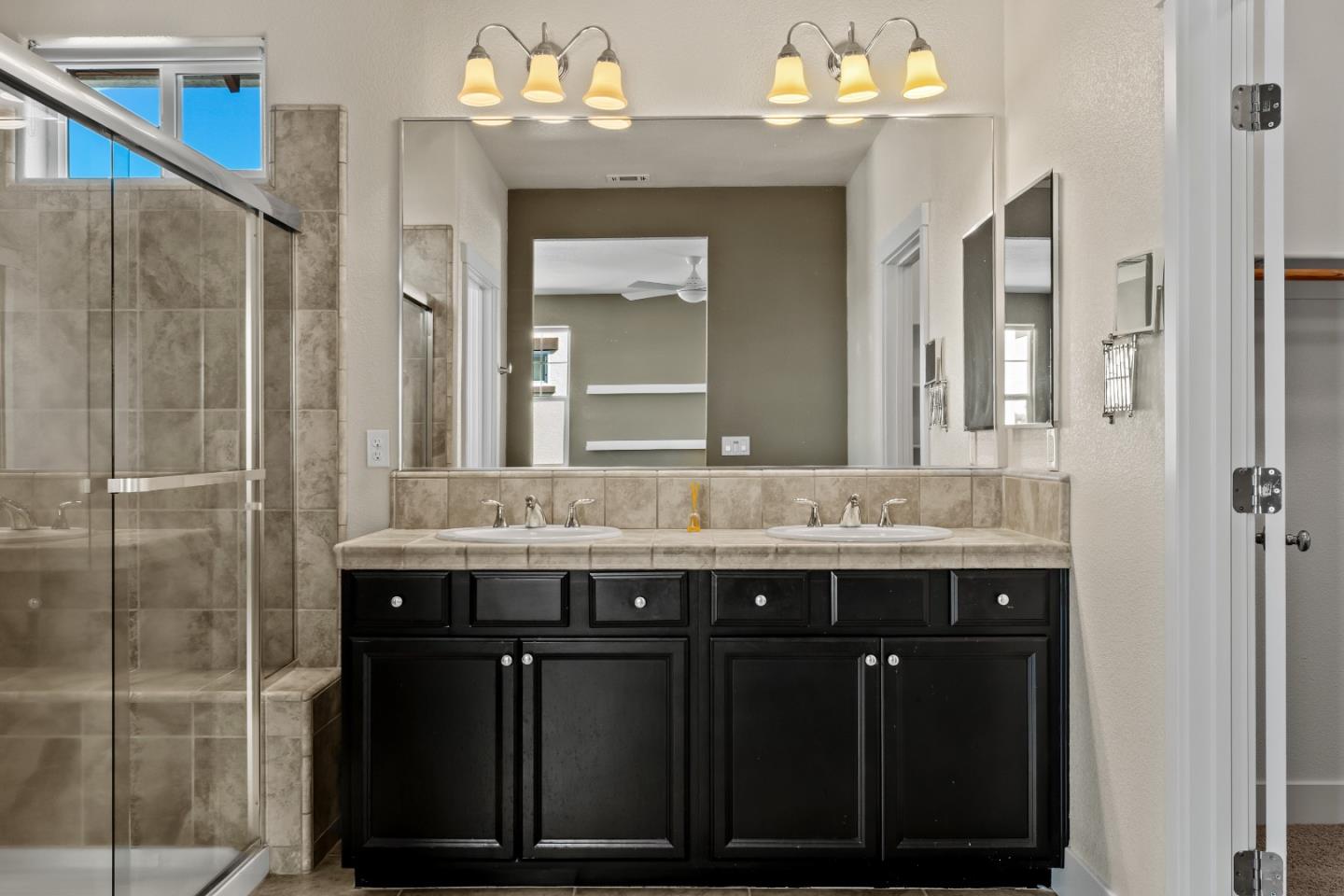 18599 McClellan CIR