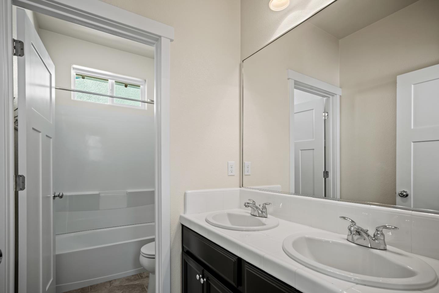 18599 McClellan CIR