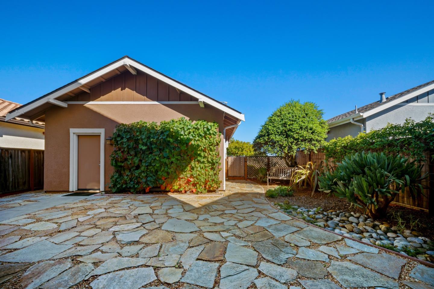 18599 McClellan CIR