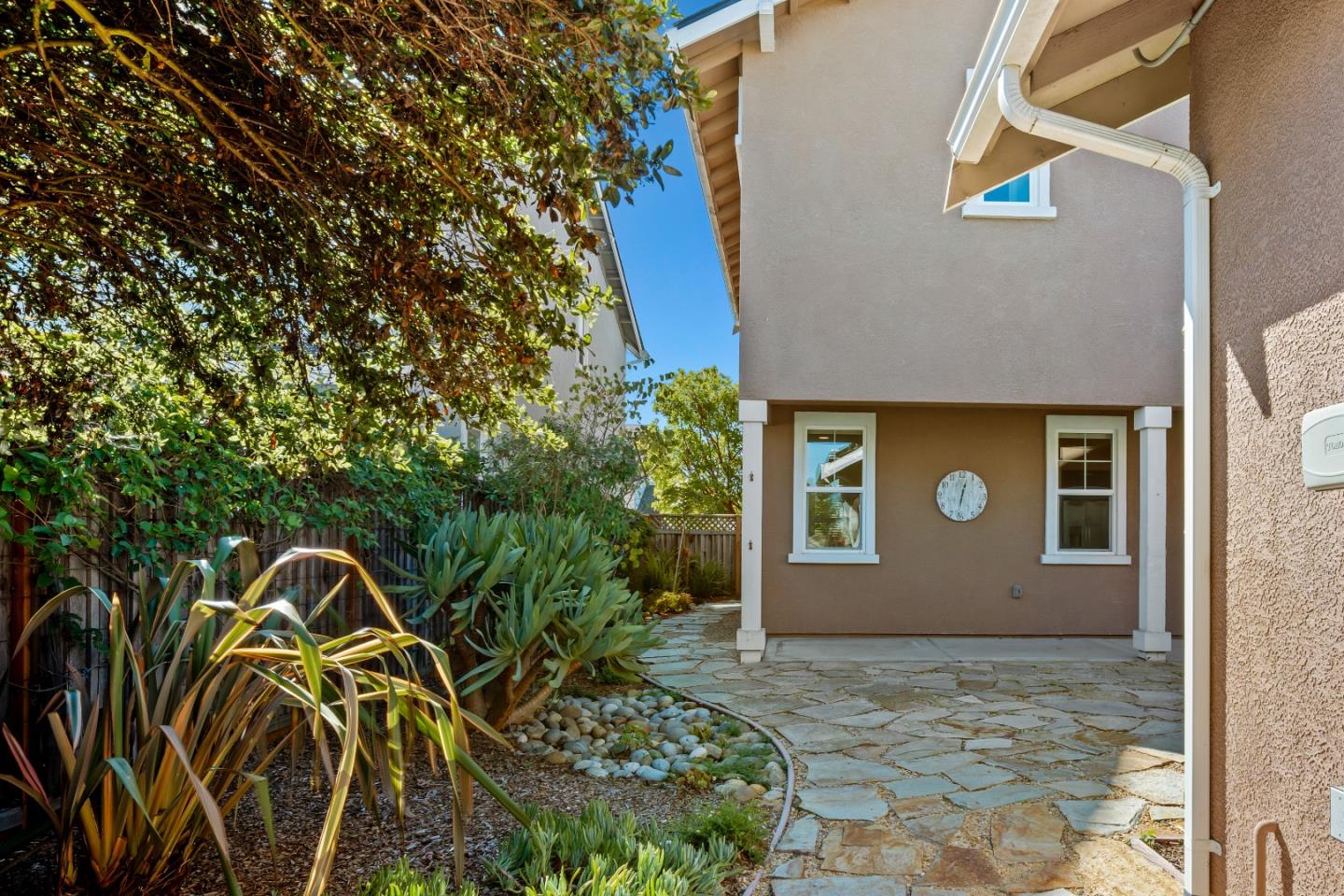 18599 McClellan CIR