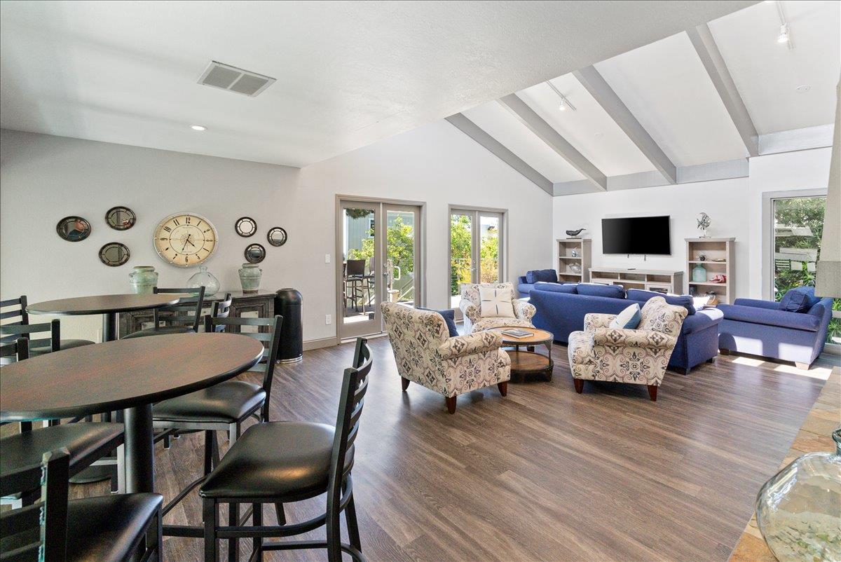 300 Glenwood Circle 265