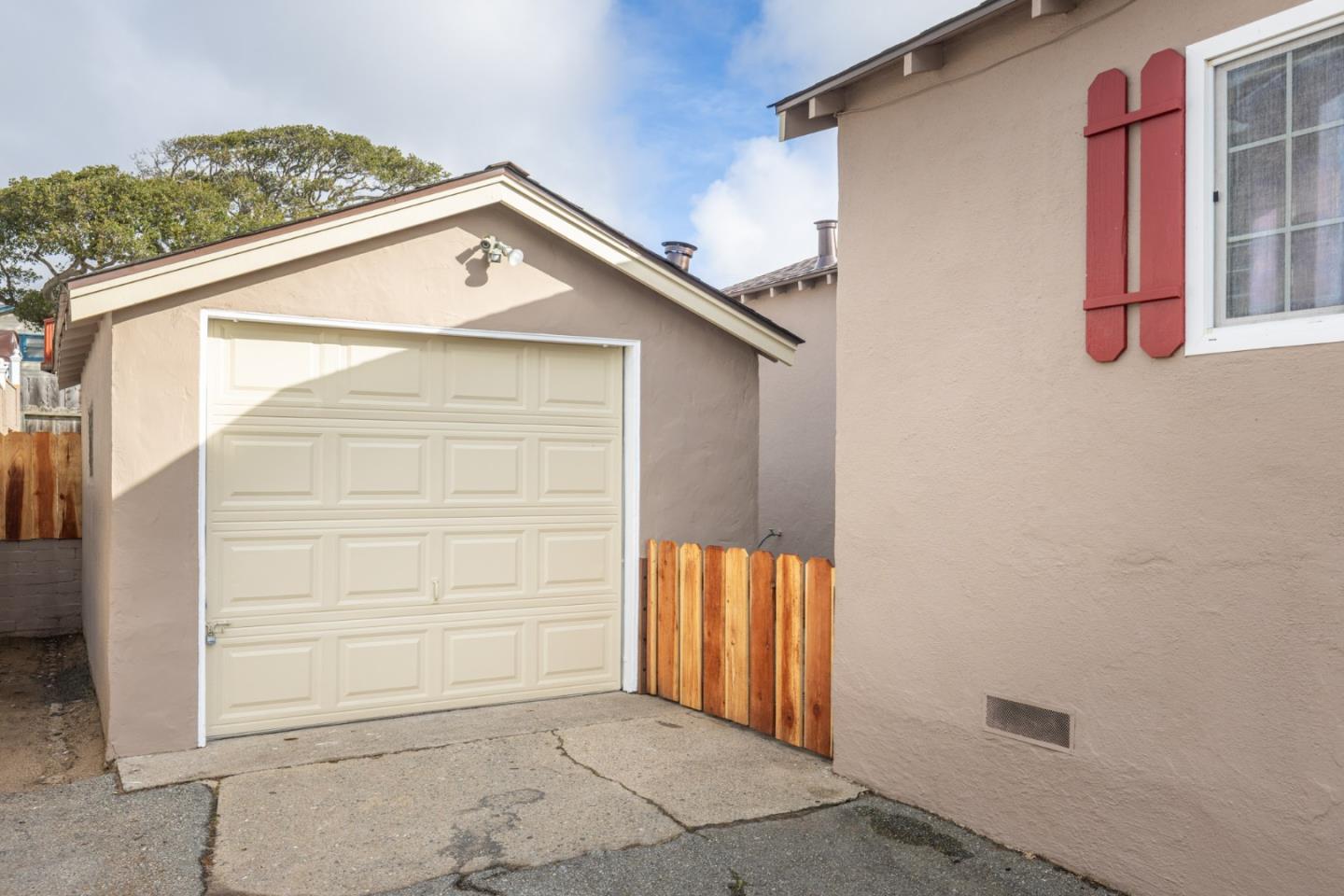 1233 Hilby Avenue
