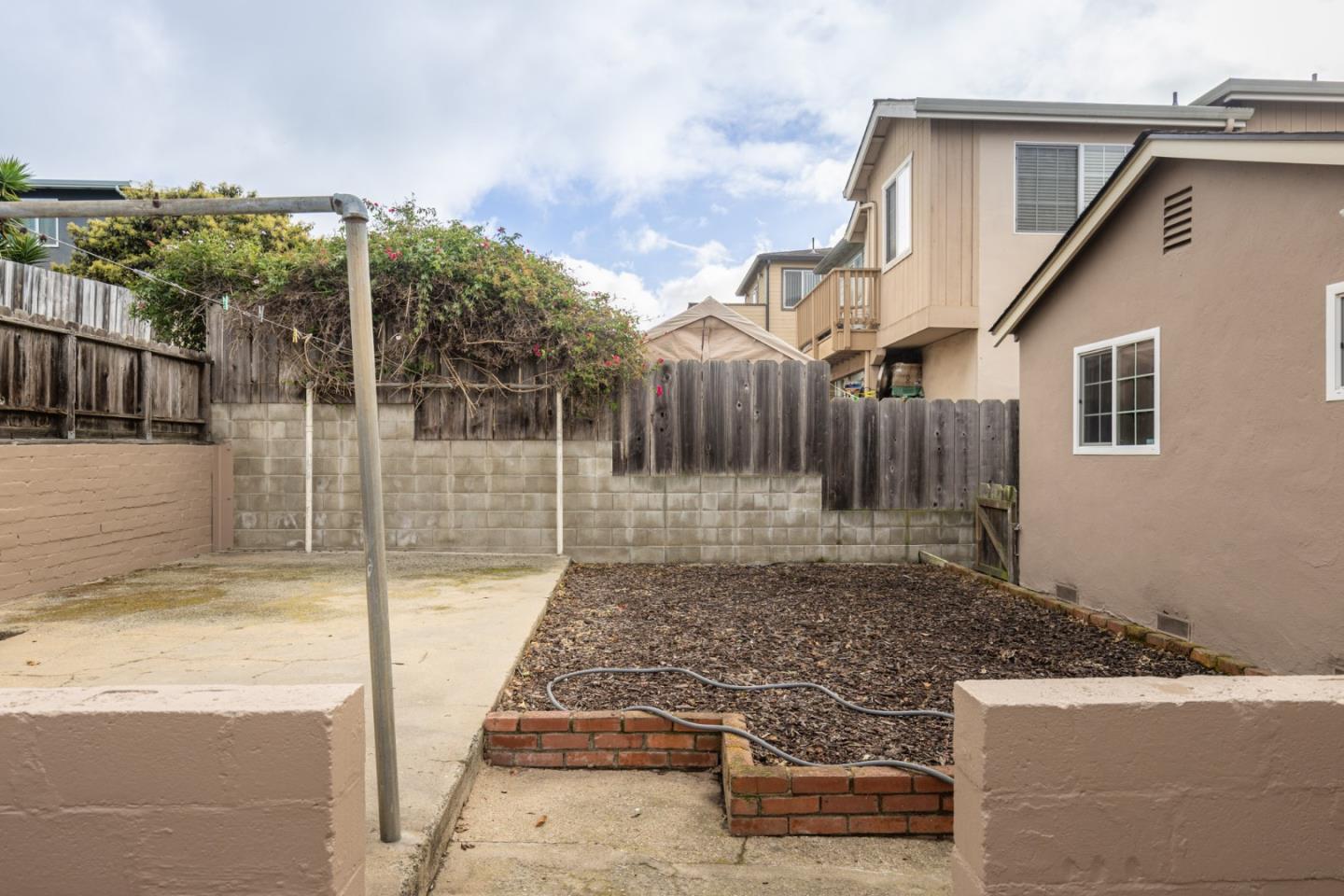 1233 Hilby Avenue