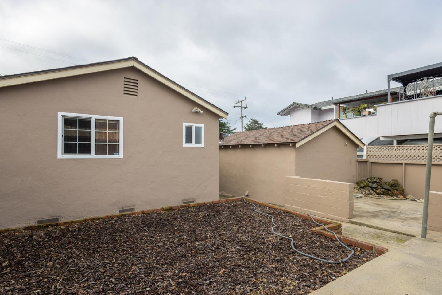 1233 Hilby Avenue