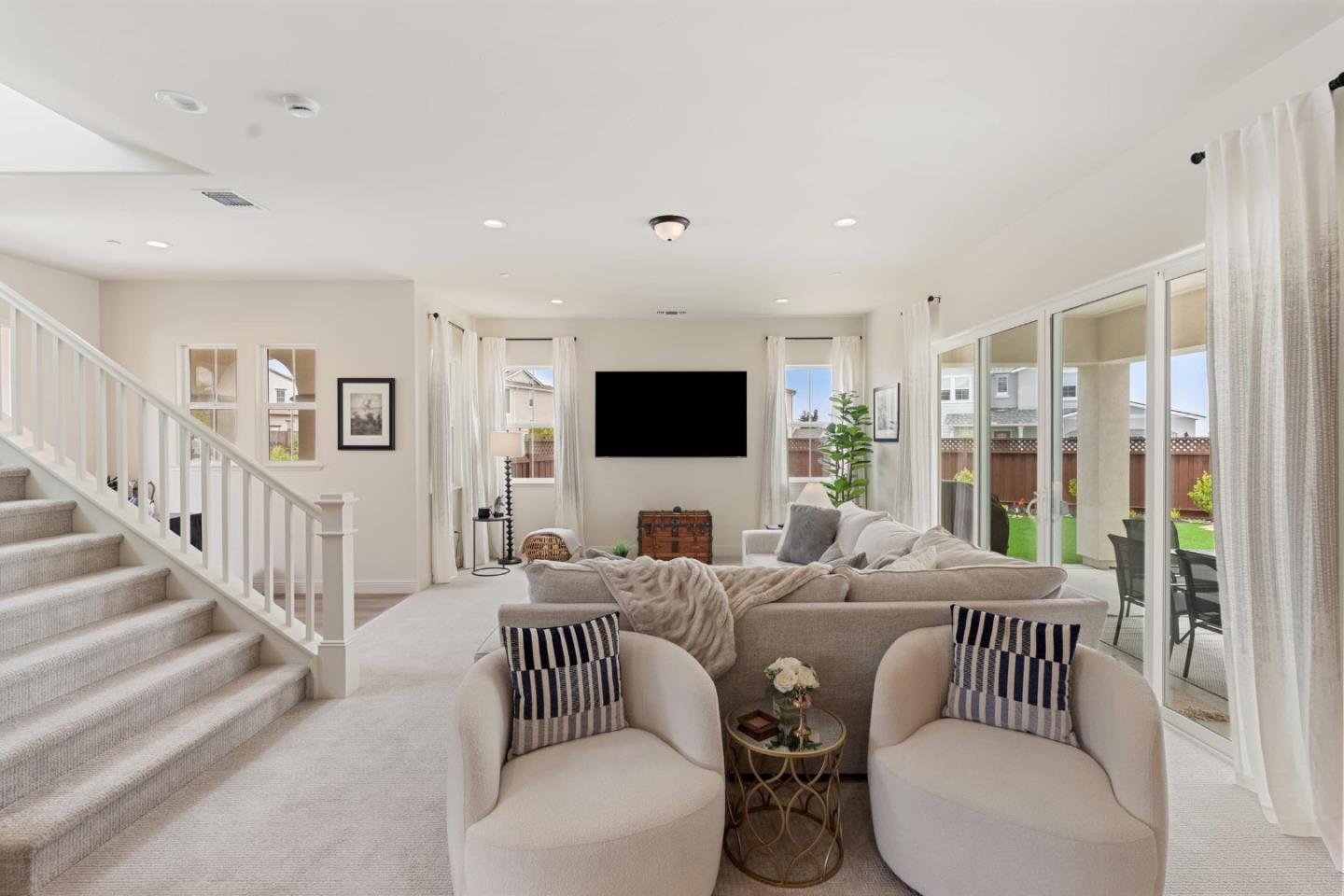 585 Santa Lucia Way