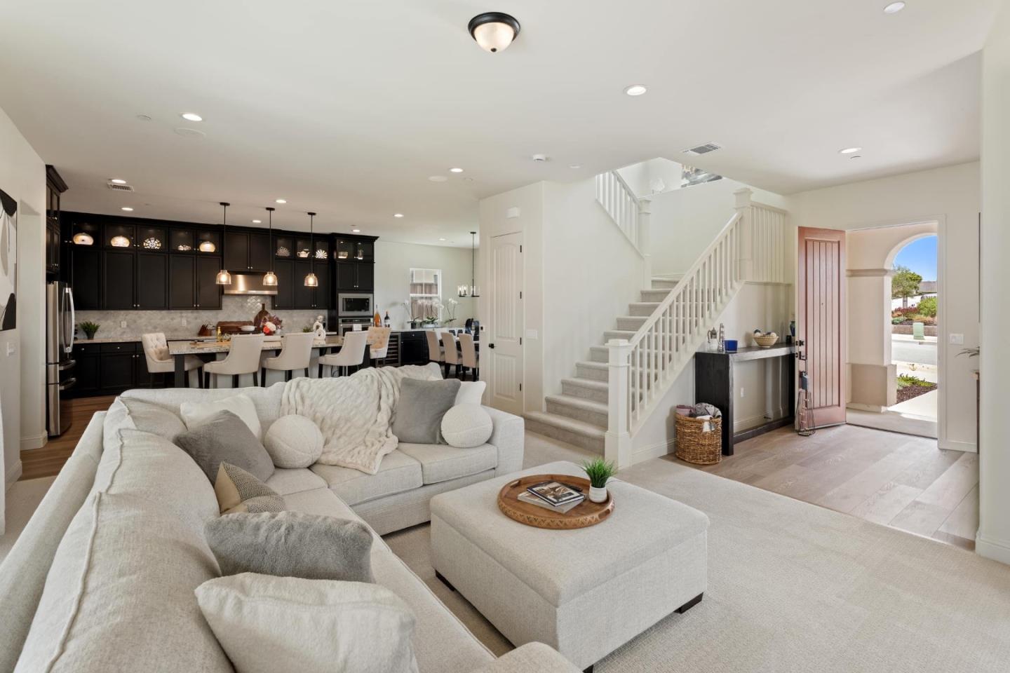 585 Santa Lucia Way