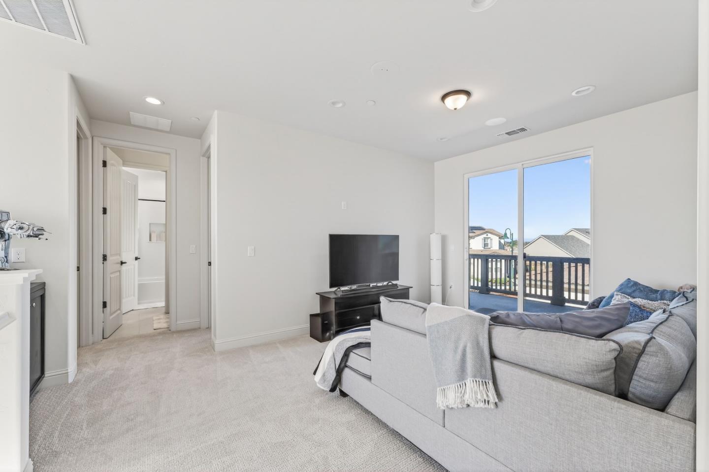 585 Santa Lucia Way