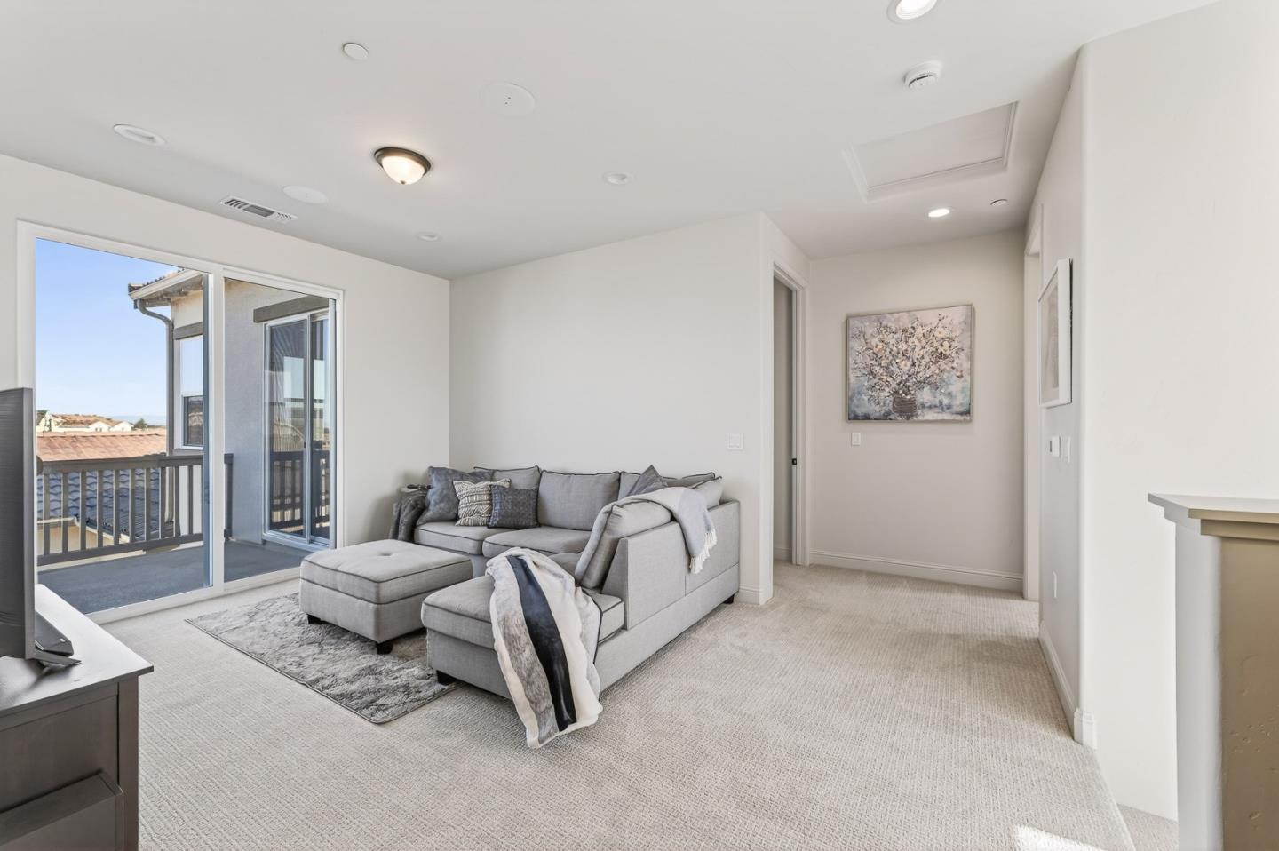 585 Santa Lucia Way