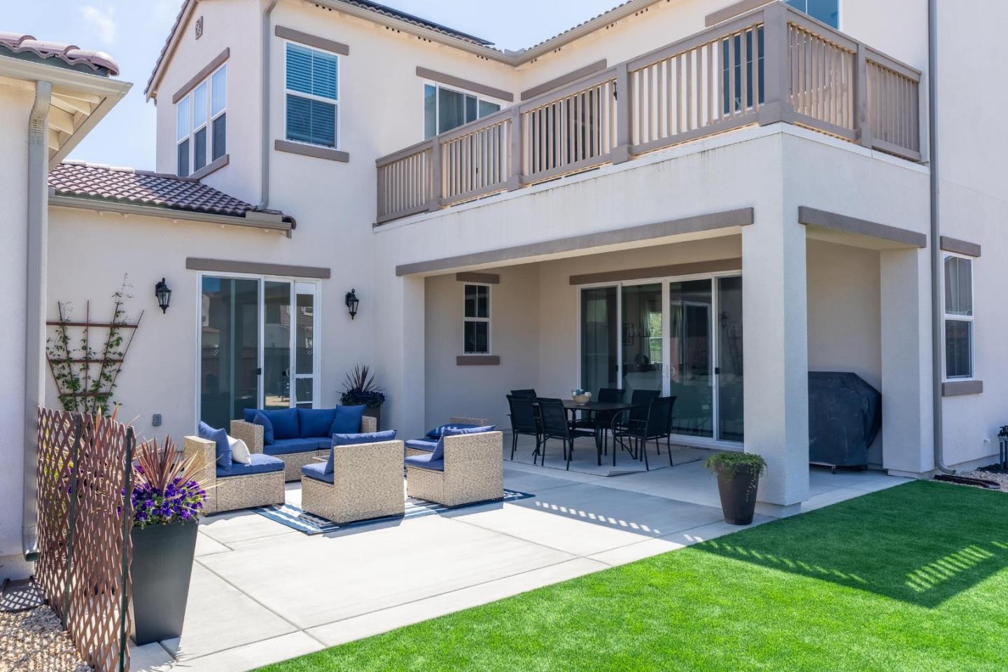 585 Santa Lucia Way