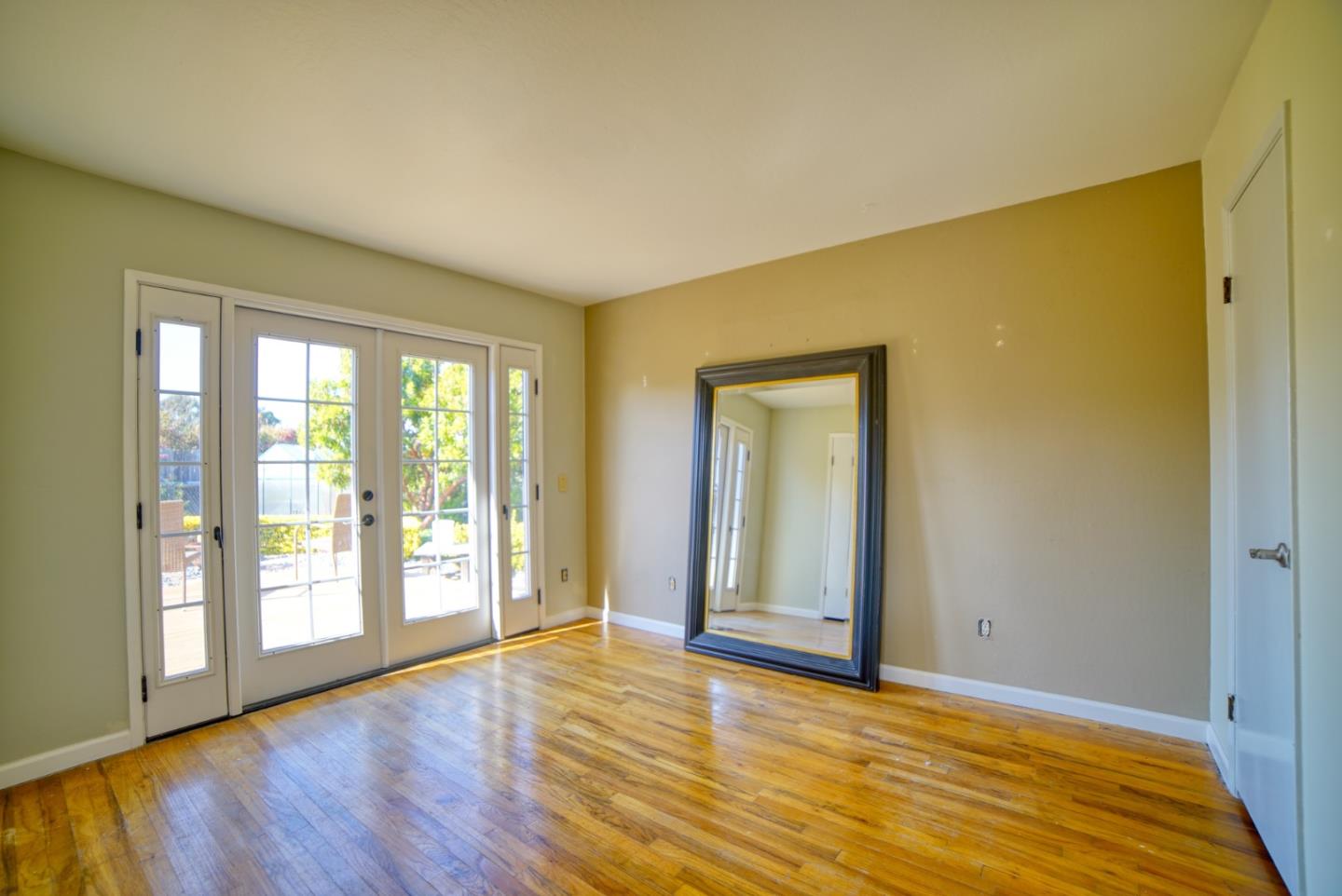 3115 Flower Circle