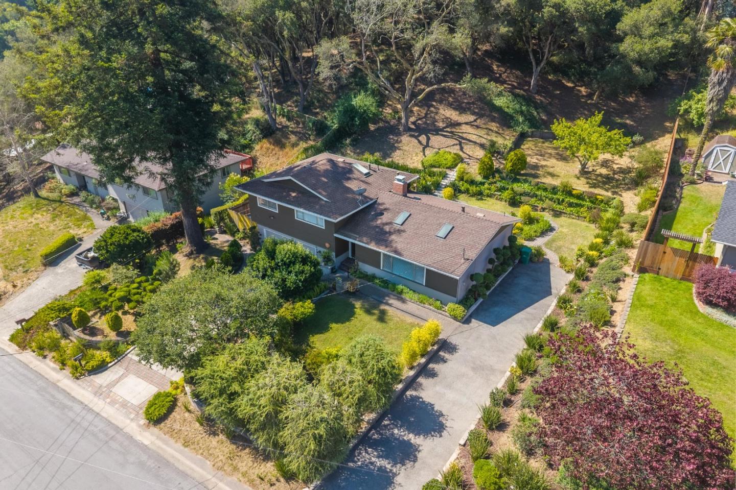 6970 Lakeview Drive