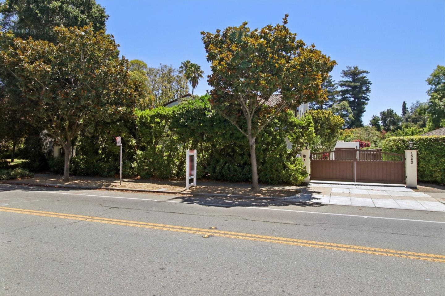 1560 University AVE