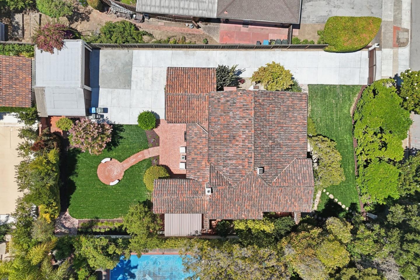 1560 University AVE