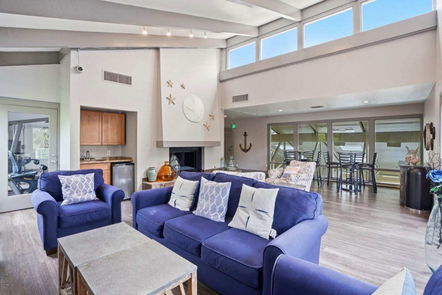 300 Glenwood CIR 174