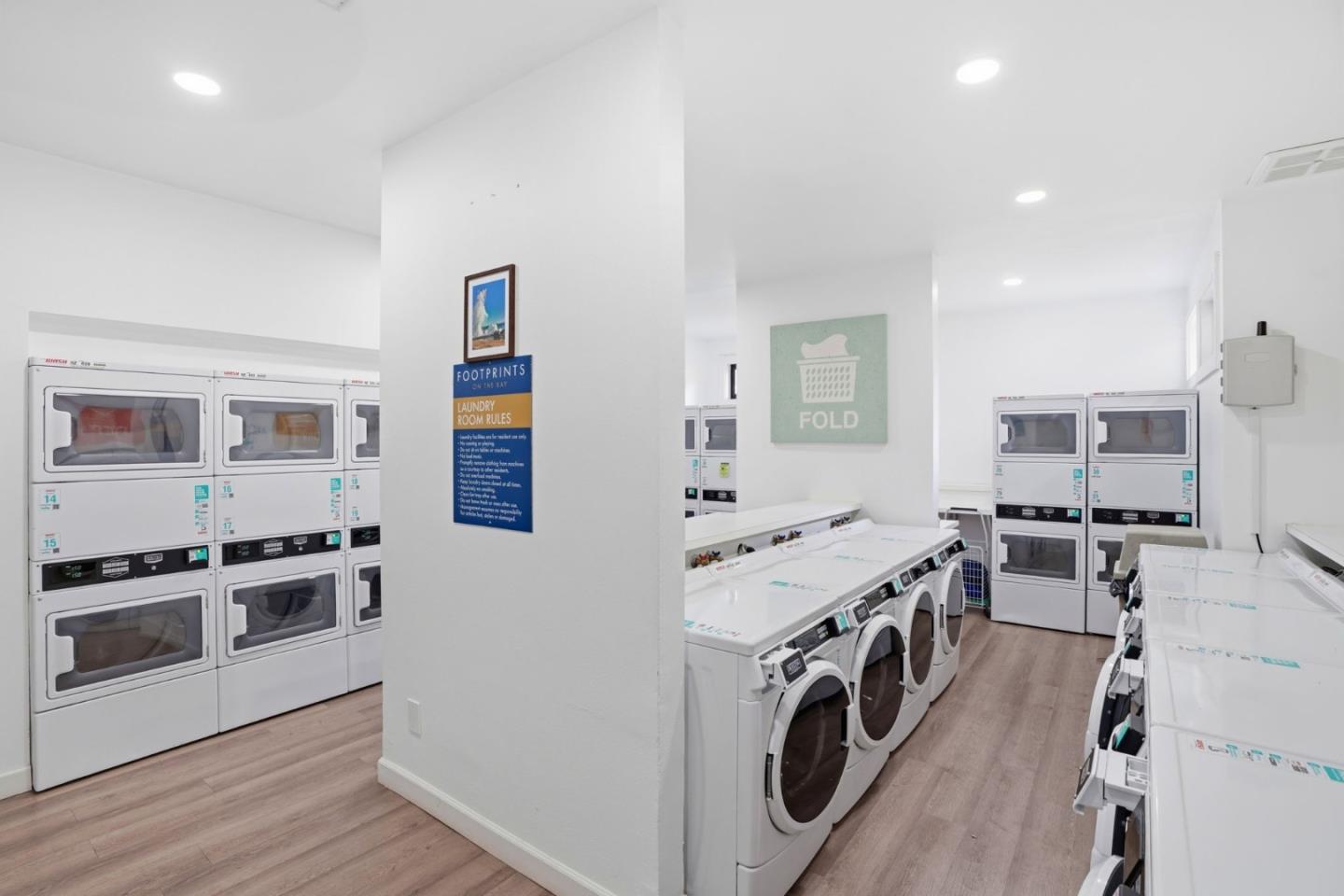 300 Glenwood CIR 174
