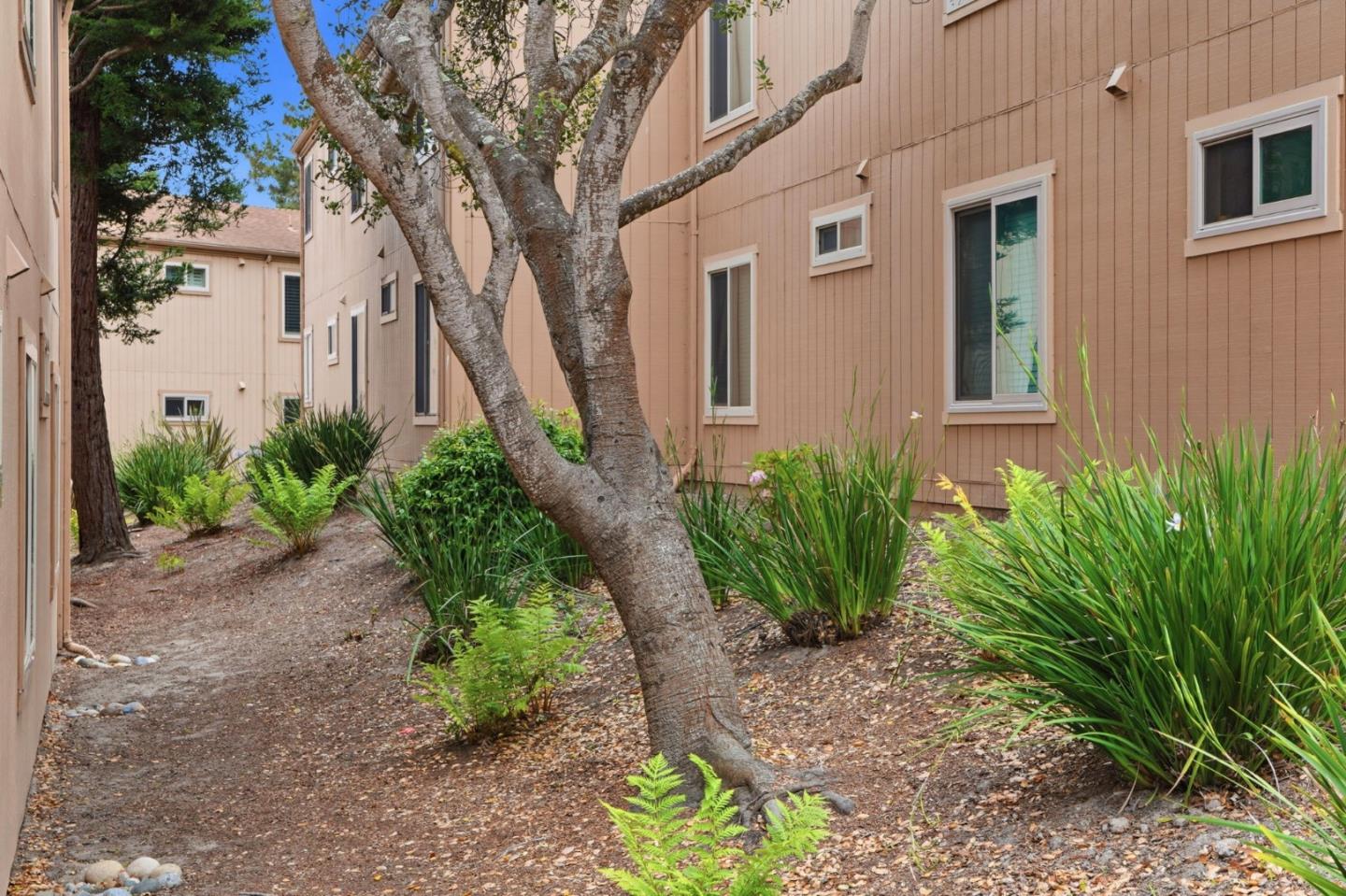 300 Glenwood CIR 174
