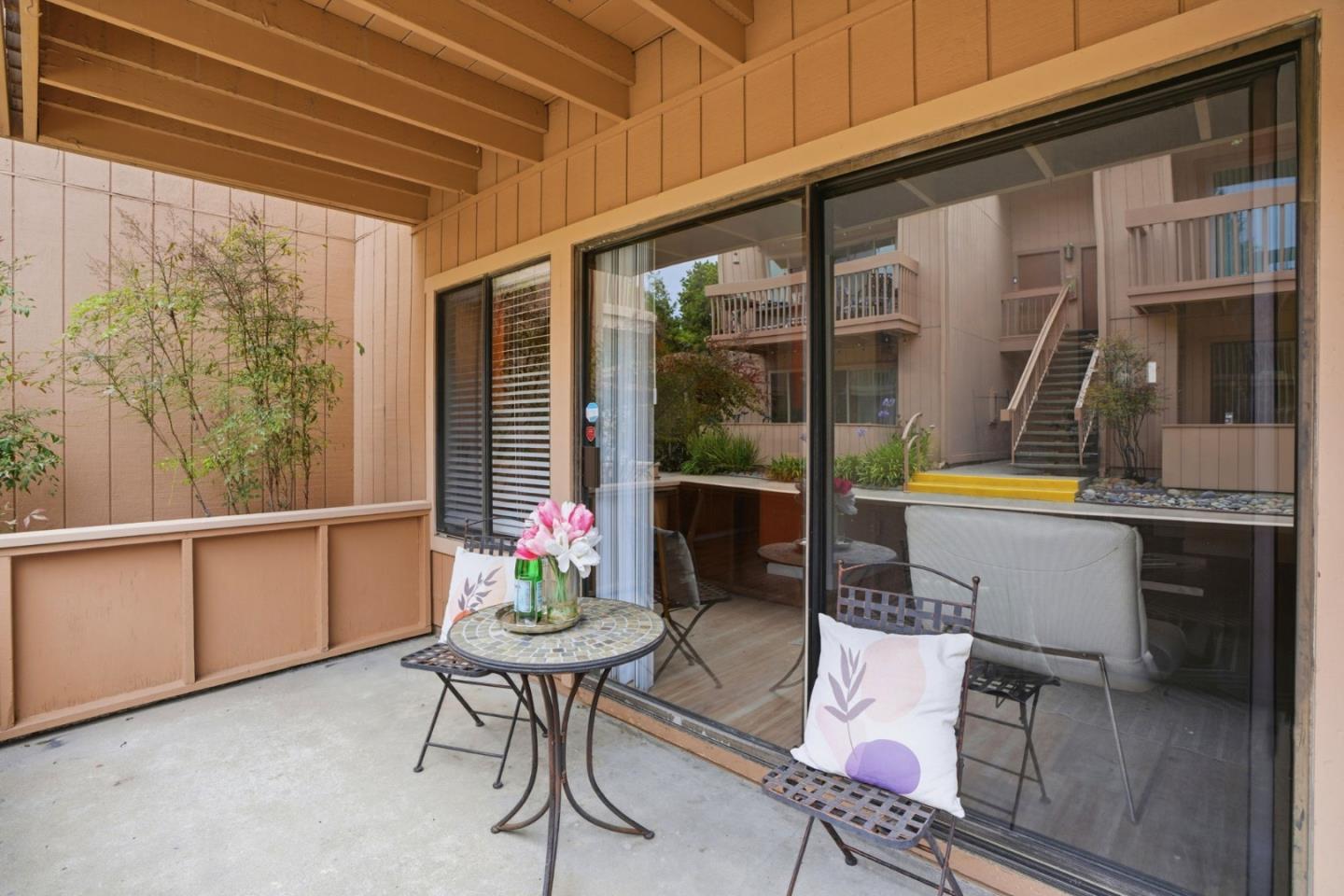 300 Glenwood CIR 174