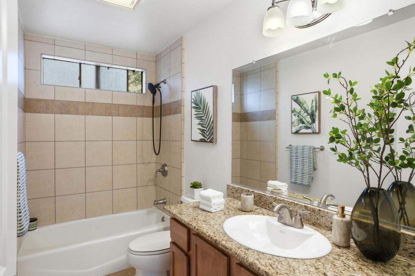 300 Glenwood CIR 174