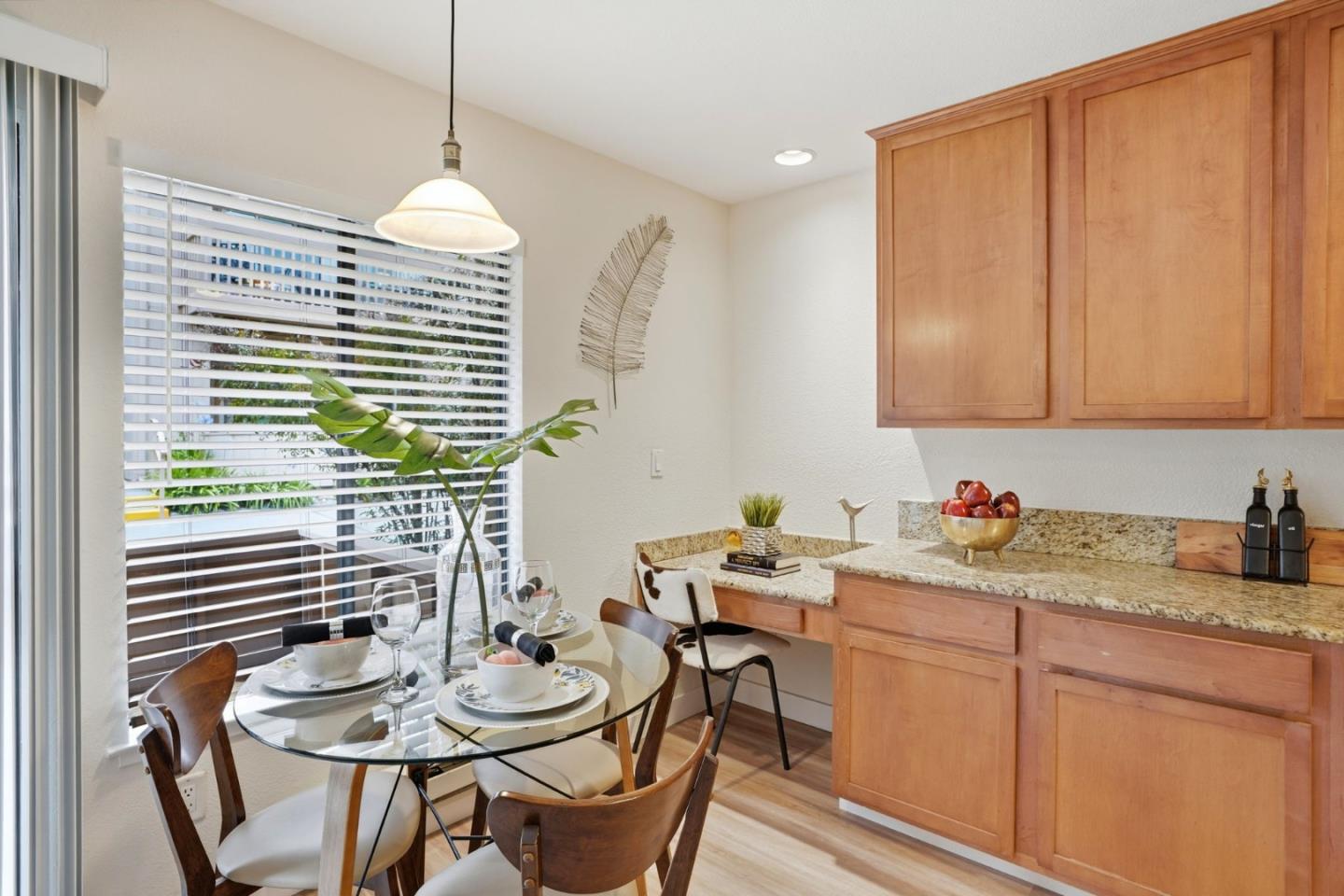 300 Glenwood CIR 174