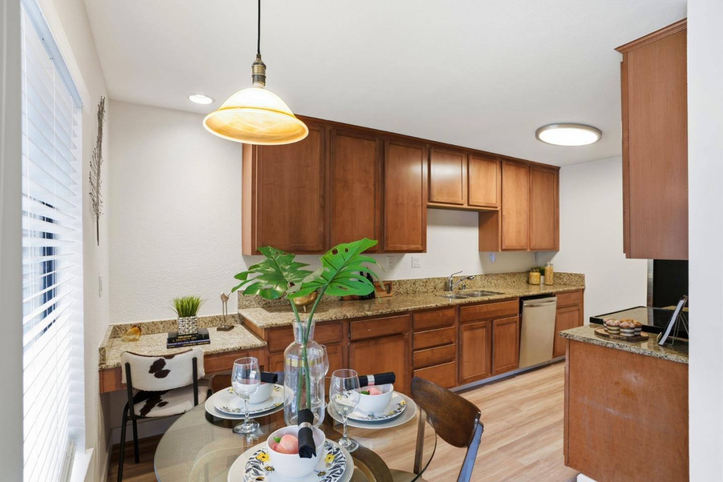 300 Glenwood CIR 174
